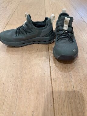 On clouds kids size 11